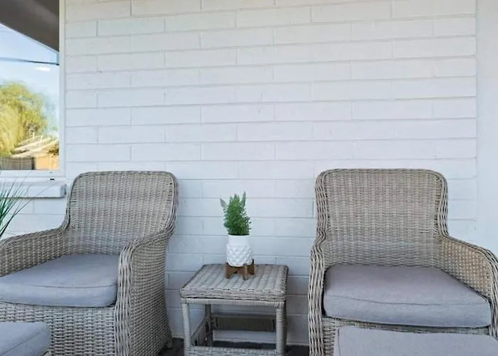 Modern Old Town Paradise Oasis Yard Wpool