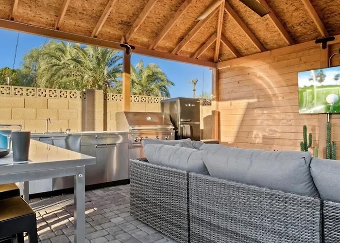 Modern Old Town Paradise Oasis Yard Wpool Holiday home Scottsdale