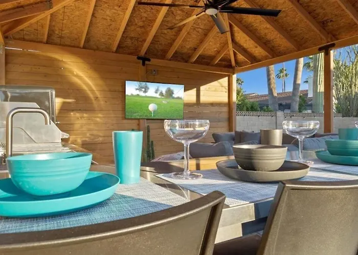Modern Old Town Paradise Oasis Yard Wpool Holiday home *