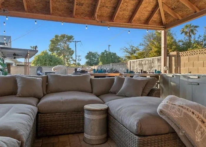 Modern Old Town Paradise Oasis Yard Wpool