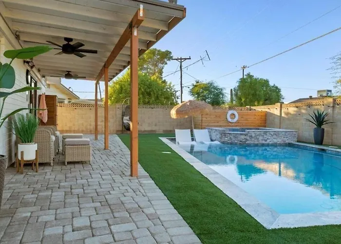 Modern Old Town Paradise Oasis Yard Wpool Holiday home *