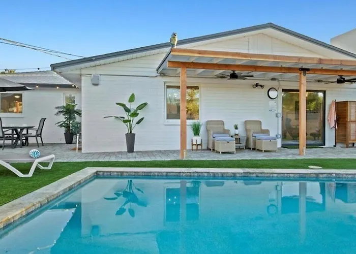 Modern Old Town Paradise Oasis Yard Wpool *