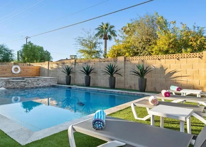 Holiday home Modern Old Town Paradise Oasis Yard Wpool