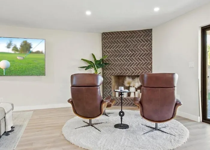 Modern Old Town Paradise Oasis Yard Wpool Holiday home