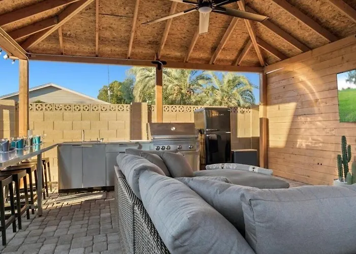 Modern Old Town Paradise Oasis Yard Wpool *
